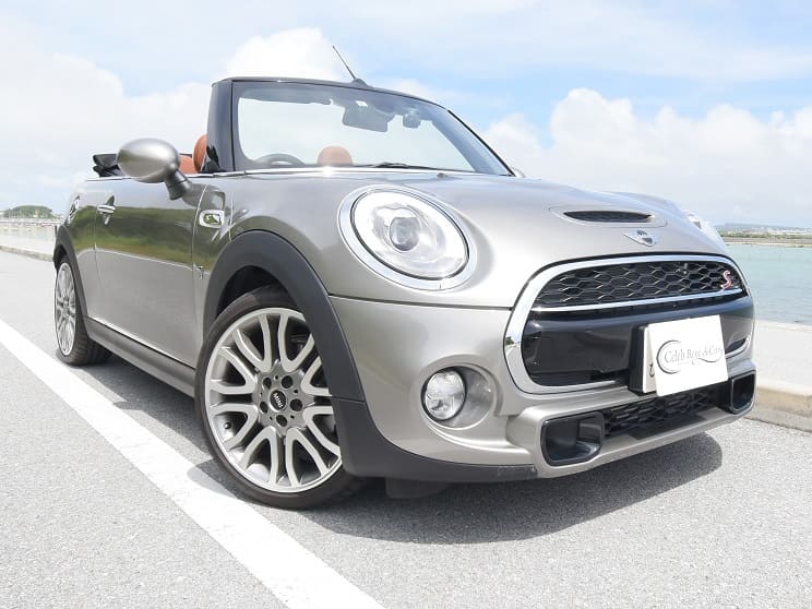 MINIオープンカー 正面